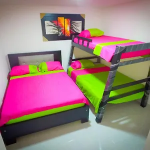 Rodadero A Media Cuadra De La Playa Apartamento Puerto de Gaira